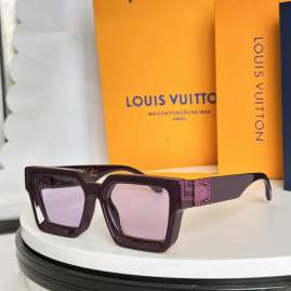 Picture of Louis Vuitton Sunglasses _SKUfw75841777fw